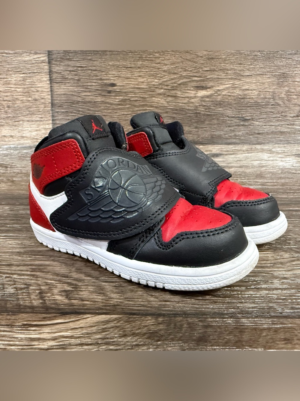 Nike Boys Sky Jordan 1 Bred Toe Red Basketball Shoes Sz 8C